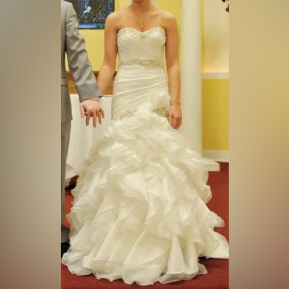 CHRISTINA WU BRIDAL COLLECTION 15513 Size 4. Non altered.